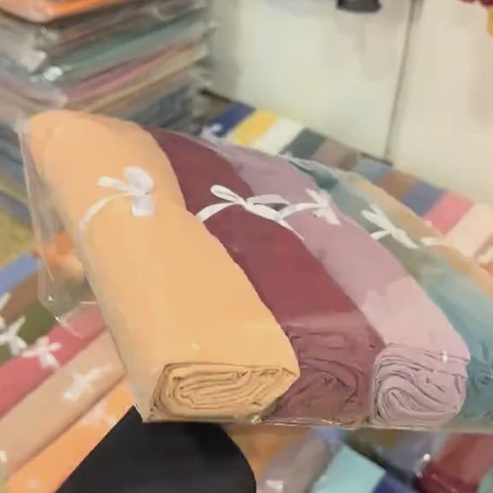 Video showcasing pack of 5 hijabs with 4-in-1 inner cap gift set in mix colors