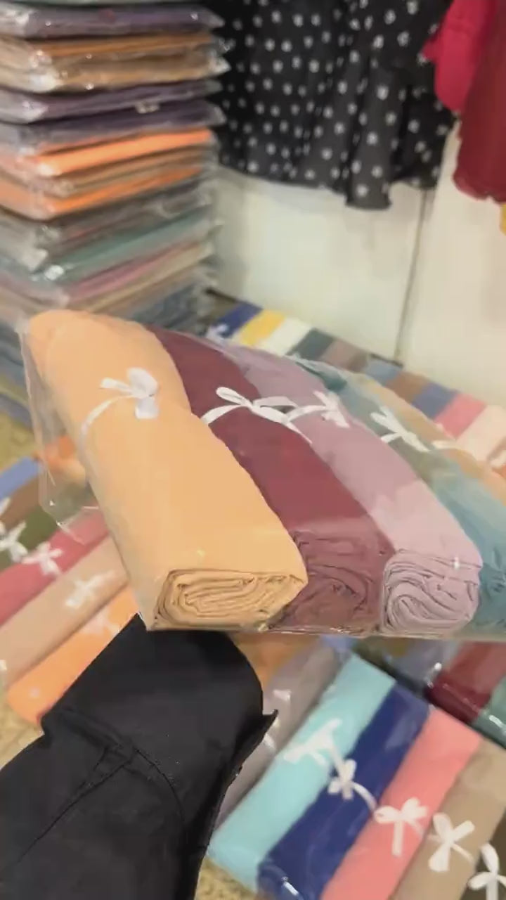 Video showcasing pack of 5 hijabs with 4-in-1 inner cap gift set in mix colors